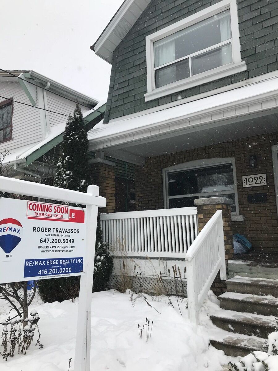 Pre-sale window cleaning for Remax Edge listing.